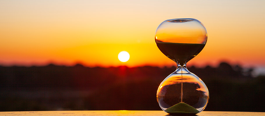 reloj-de-arena-marcando-el-paso-del-tiempo